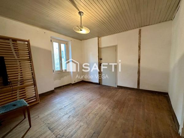 Grande maison de village avec garage et jardin