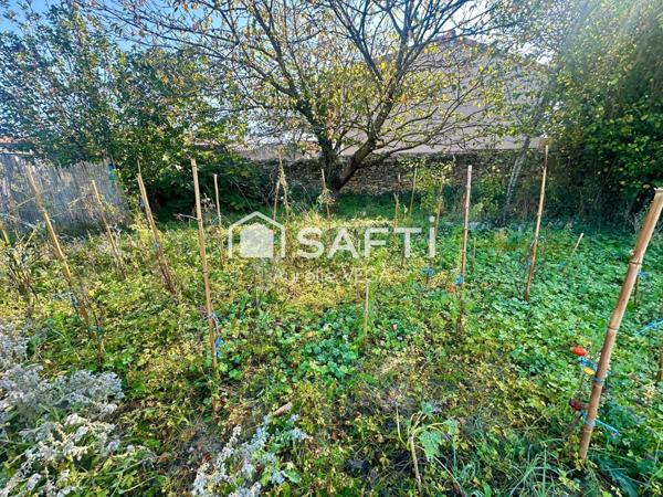 Grande maison de village avec garage et jardin