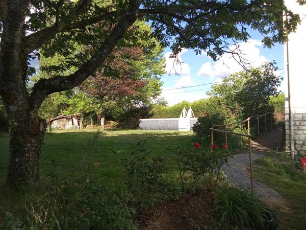 Charmante maison avec jardin et piscine hors sol à Piégut-Pluviers