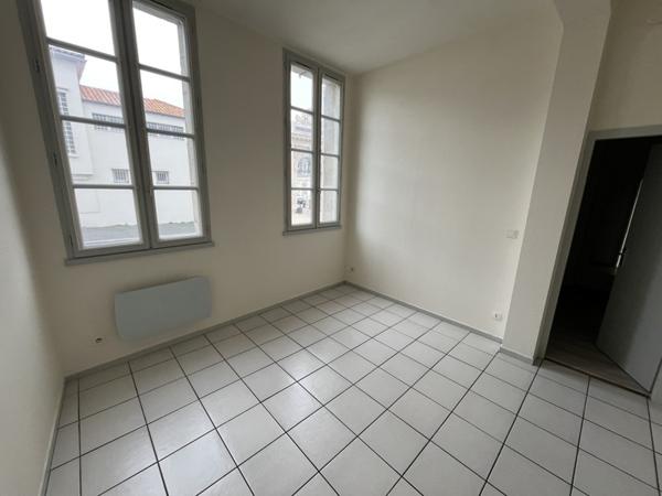 Appartement à louer 490 € CC Rochefort 2 p 33 m² DPE D