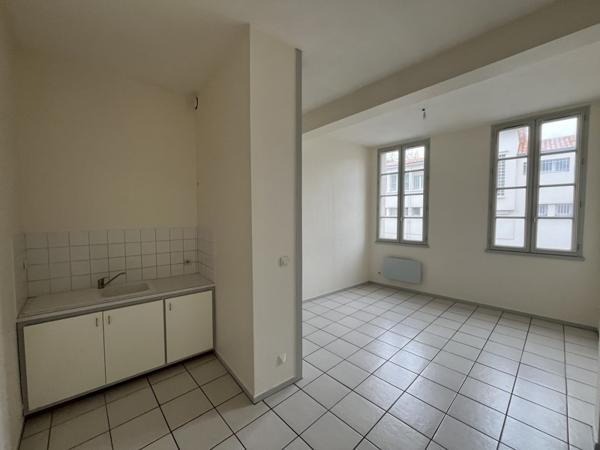 Appartement à louer 490 € CC Rochefort 2 p 33 m² DPE D