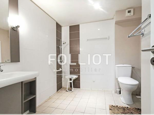 Appartement de deux pièces avec une terrasse et parking à Courseulles Sur Mer