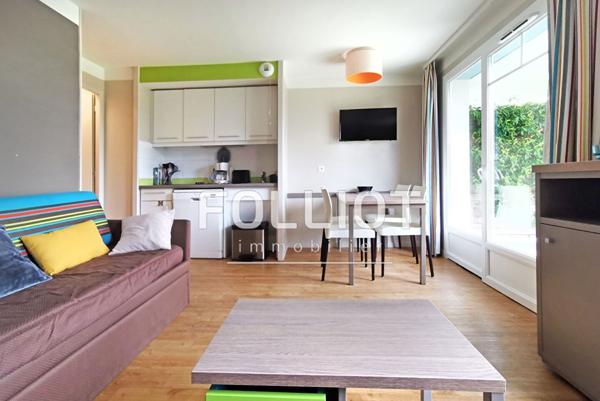 Appartement de deux pièces avec une terrasse et parking à Courseulles Sur Mer