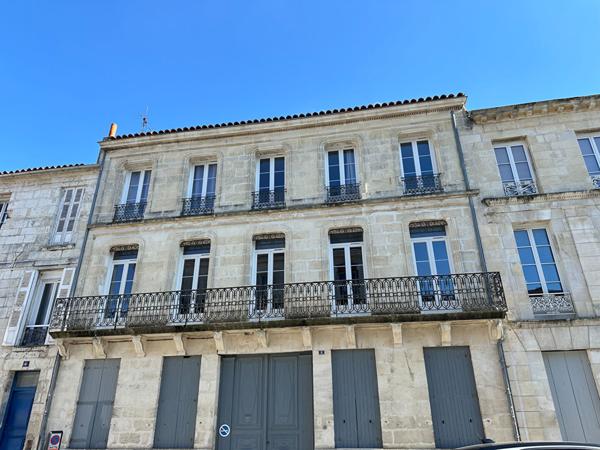 ROCHEFORT Hyper-centre : Élégance et charme au coeur d'un hôtel particulier