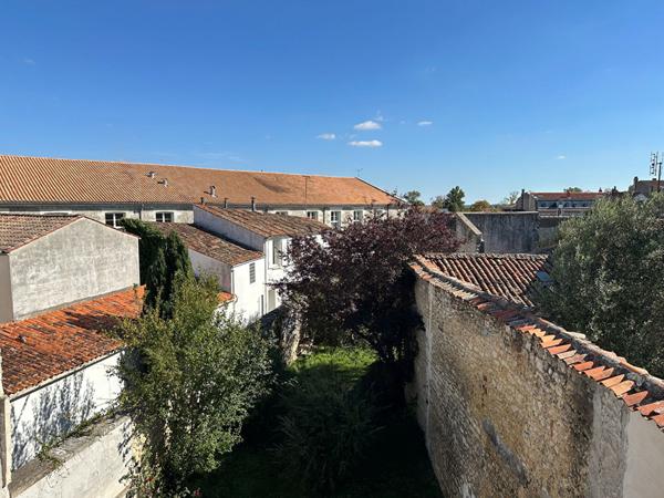 ROCHEFORT Hyper-centre : Élégance et charme au coeur d'un hôtel particulier