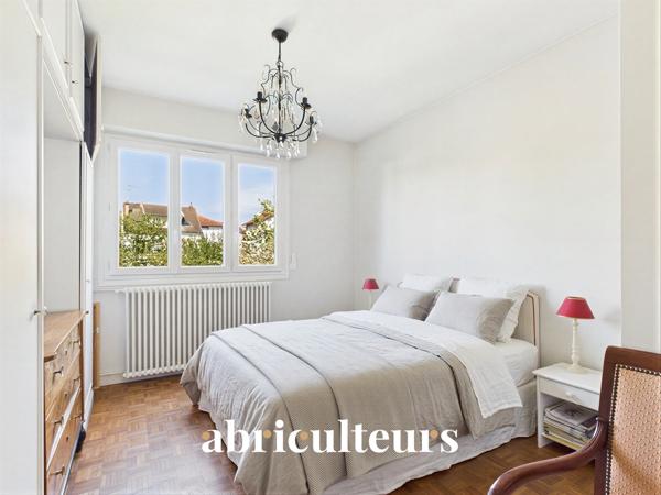 Appartement familial de 120 m² 4 chambres Balcons, Box & Cave Bourg-la-Reine