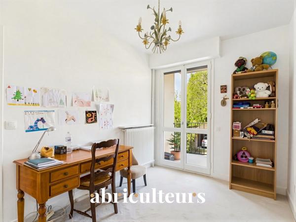 Appartement familial de 120 m² 4 chambres Balcons, Box & Cave Bourg-la-Reine
