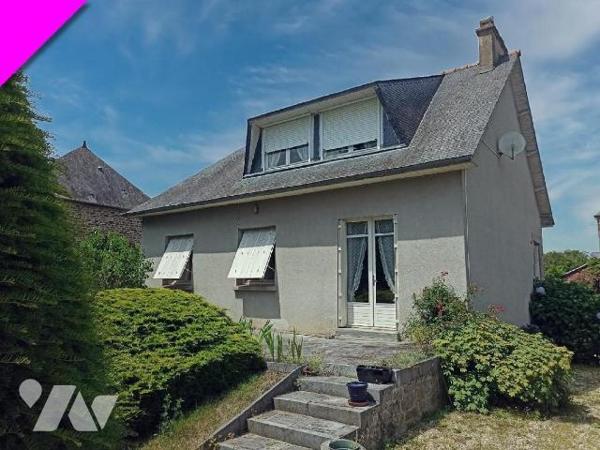 Maison d'habitation achevée en 1968 construite en parpaings sur sous bassement pierres et couve...