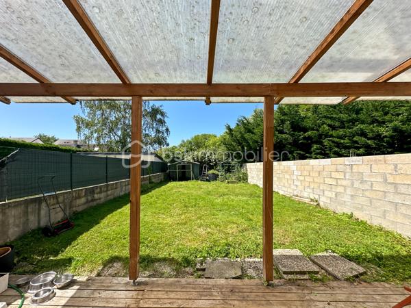 Au sein de la commune recherchée de TIGERY, à deux pas de la forêt, venez découvrir cette superbe maison de 5 pièces édifiée sur un terrain de 300m².

Vous découvrirez une entrée menant vers un JOLI SÉJOUR DOUBLE LUMINEUX de plus de 37m² ainsi qu'une MAGNIFIQUE CUISINE OUVERTE d'environ 12m², offrant une superbe pièce de vie de 50m² avec accès au JARDIN.

A l'étage, vous découvrirez un DÉGAGEMENT faisant office de BUREAU, 3 belles et grandes CHAMBRES dont une avec SON BALCON, SUPERBE SALLE D'EAU et WC séparés.

Enfin vous pourrez profiter d'un GRAND JARDIN avec sa TERRASSE.

Possibilité de garer jusqu'à 3 véhicule dans la propriété, PORTAIL MOTORISÉ.

COMBLES AMÉNAGEABLES ! 

Proche toutes commodités : écoles, collèges, commerces de proximités, axe routier... 

Les PLUS : double vitrage PVC, volets roulants électriques, excellente isolation, maison à fort potentiel. 

Contactez-moi pour une visite, je suis disponible 24/24h et 7/7j.