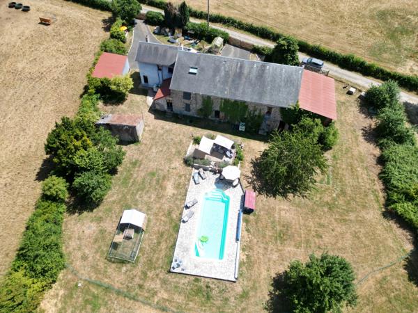 Une grande maison originale et fabuleuse, idéalement située à la campagne