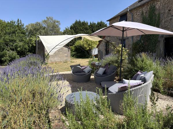 Une grande maison originale et fabuleuse, idéalement située à la campagne
