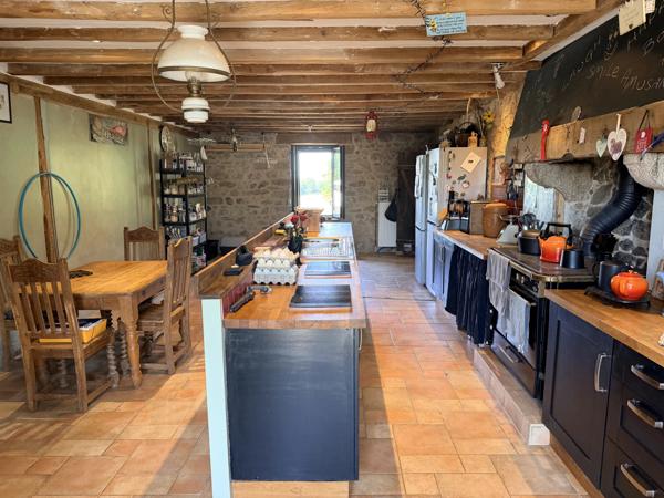 Une grande maison originale et fabuleuse, idéalement située à la campagne