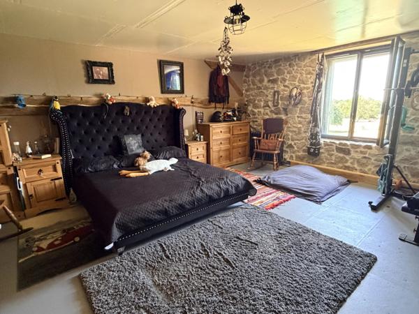 Une grande maison originale et fabuleuse, idéalement située à la campagne