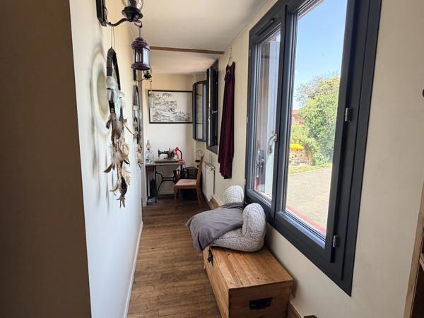 Une grande maison originale et fabuleuse, idéalement située à la campagne
