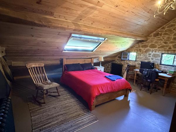 Une grande maison originale et fabuleuse, idéalement située à la campagne