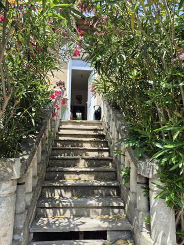 Eyragues (13630) EYRAGUES (13630) - MAISON + APPARTEMENT 4 CHAMBRES SUR TERRAIN DE 965 M2