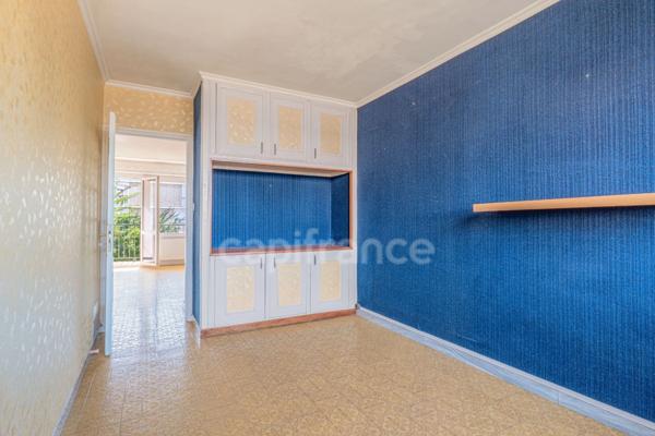 Appartement 4P de 69m² à rénover- 2° étage - balcon sur cour