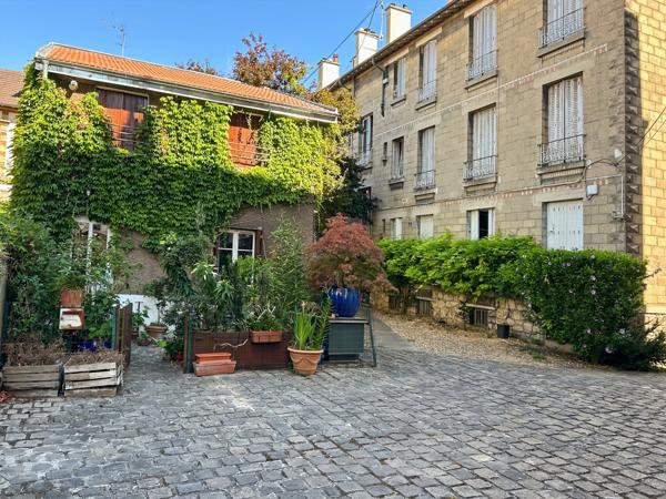 Appartement à vendre rénové 2 pièces ENGHIEN LES BAINS (95) - 45,94 m2 - Proche de la Gare de la barre d'Ormosson - 239 000 € honoraires d'agence inclus