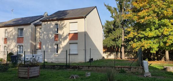 A vendre à Tours maison récente construite en 2005, quatre chambres, deux salles de bains.