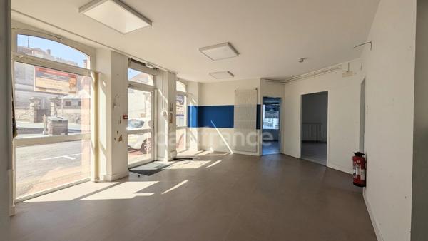 Immeuble à vendre SEGONZAC (16) Investisseurs ou Professionnels: une belle opportunité
