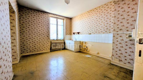Immeuble à vendre SEGONZAC (16) Investisseurs ou Professionnels: une belle opportunité