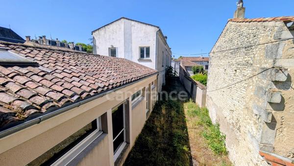 Immeuble à vendre SEGONZAC (16) Investisseurs ou Professionnels: une belle opportunité
