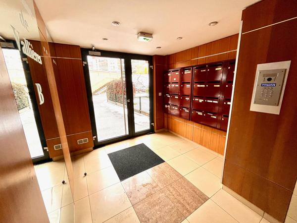 F2 Metz Vallières avec terrasse et garage