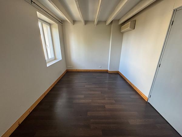 Maison familiale avec 3 chambres et espace mansardé polyvalent ? Garantie Visale exigée