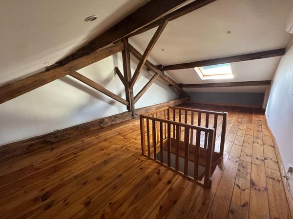 Maison familiale avec 3 chambres et espace mansardé polyvalent ? Garantie Visale exigée