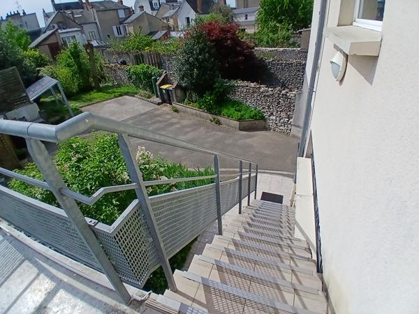 LOCATION STUDIO - 1er ETAGE - BLOIS