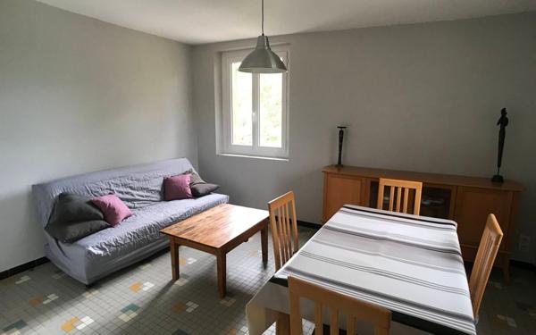 Appartement à louer    2 pièces • 41 m2 Saint-Étienne-du-Valdonnez