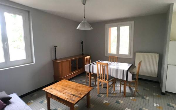 Appartement à louer    2 pièces • 41 m2 Saint-Étienne-du-Valdonnez