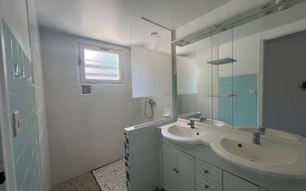 Immeuble à vendre    7 pièces •  Saint-Justin