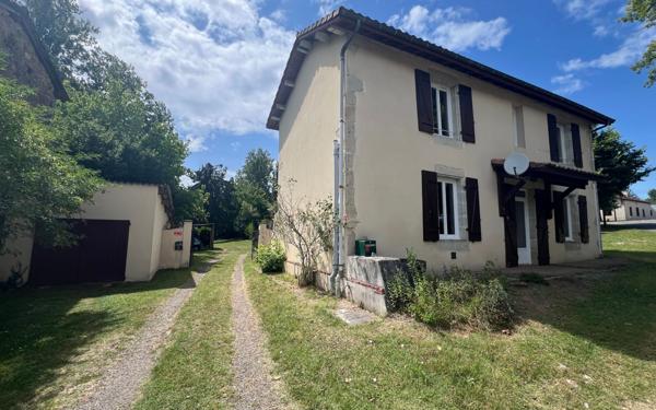 Immeuble à vendre    7 pièces •  Saint-Justin