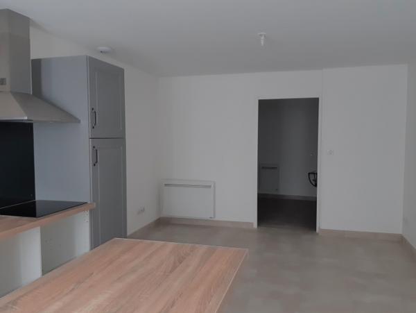 Location Maison de ville 2 pièces Laroque-d'Olmes (09600) - Proche bureau de Poste