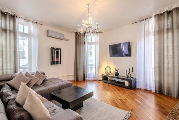 Très beau T3 haussmannien à 1 min de la gare