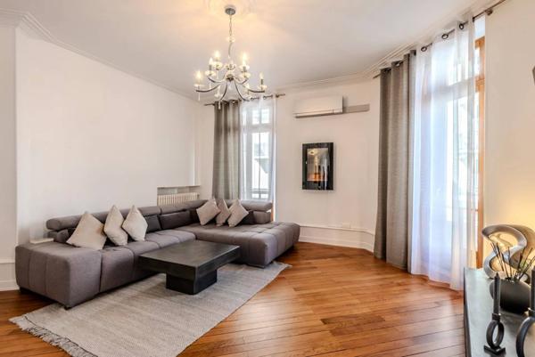 Très beau T3 haussmannien à 1 min de la gare