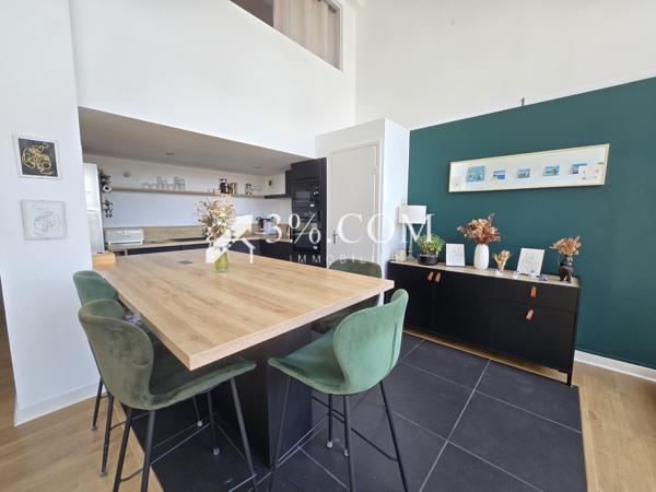 Loft
                                                                                                                                                                                                                                                                                                                        5 pièce(s)                                                                                                                                                                                                          3 chambre(s)                                                                                                                                                                                                          134  m²