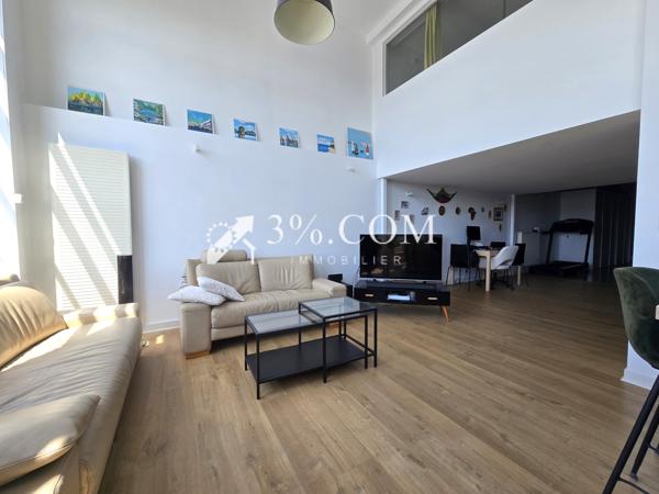 Loft
                                                                                                                                                                                                                                                                                                                        5 pièce(s)                                                                                                                                                                                                          3 chambre(s)                                                                                                                                                                                                          134  m²