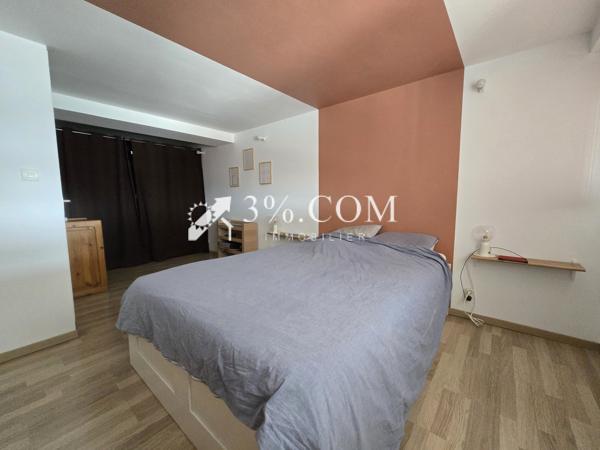Loft
                                                                                                                                                                                                                                                                                                                        5 pièce(s)                                                                                                                                                                                                          3 chambre(s)                                                                                                                                                                                                          134  m²