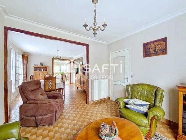 MAISON SUR SOUS-SOL AVEC ASCENSEUR ET VÉRANDA CHAUFFÉE