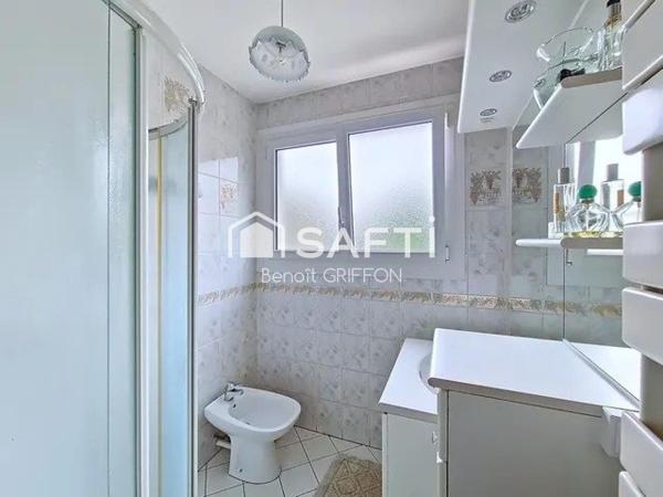 MAISON SUR SOUS-SOL AVEC ASCENSEUR ET VÉRANDA CHAUFFÉE