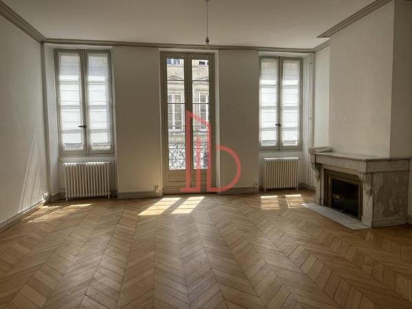 Bureau de 163 m² à louer à Bordeaux Centre