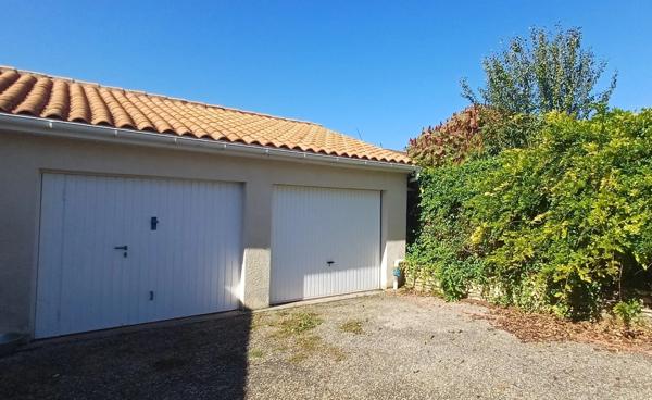 Maison à vendre 5 pièces, terrain d'env 1900 m2, 2 garages ROULLET SAINT ESTEPHE (16)
