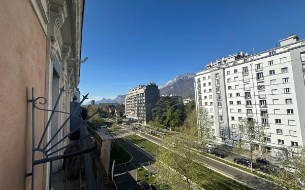 Appartement à vendre    2 pièces • 49 m2 Grenoble