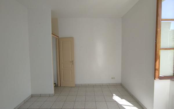 Appartement à louer    2 pièces •  Largentière