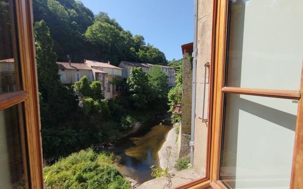 Appartement à louer    2 pièces •  Largentière