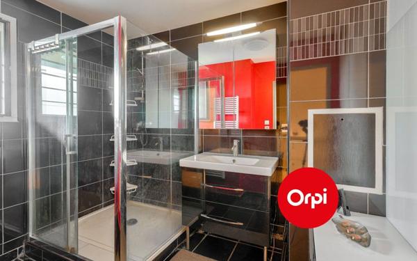 Appartement à vendre    5 pièces • 102,07 m2 Saint-Priest