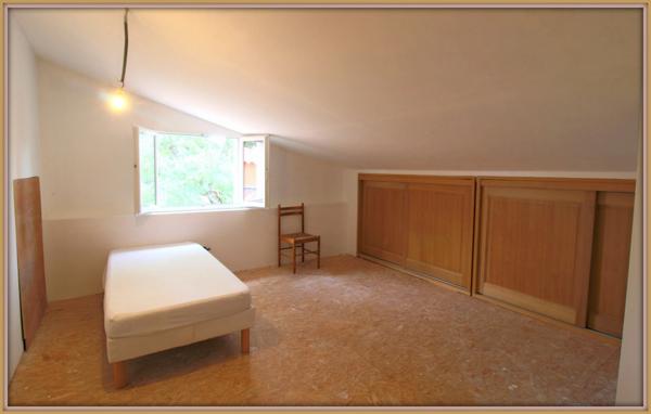 Maison T5+T1, 150m2, garage 34m2, cave 16m2, terrain 925m2.