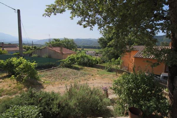 Maison T5+T1, 150m2, garage 34m2, cave 16m2, terrain 925m2.